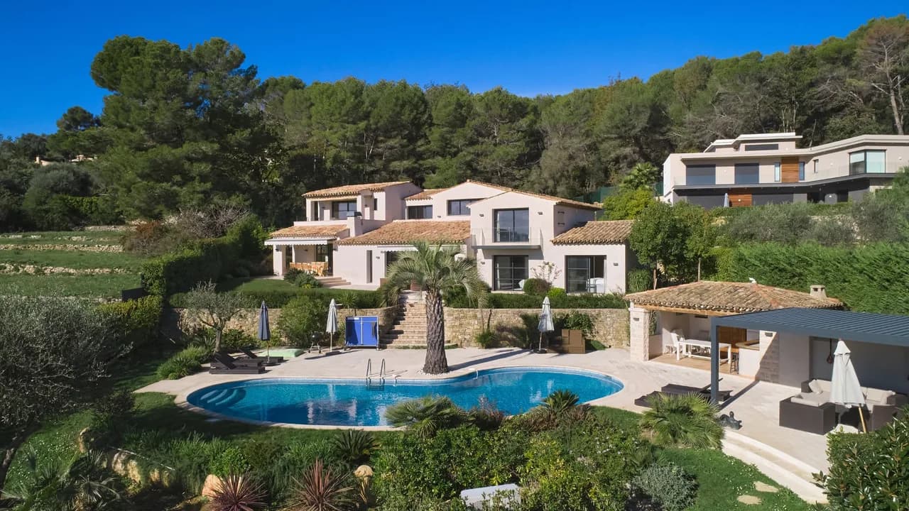 Contemporary Villa in Peaceful Mougins