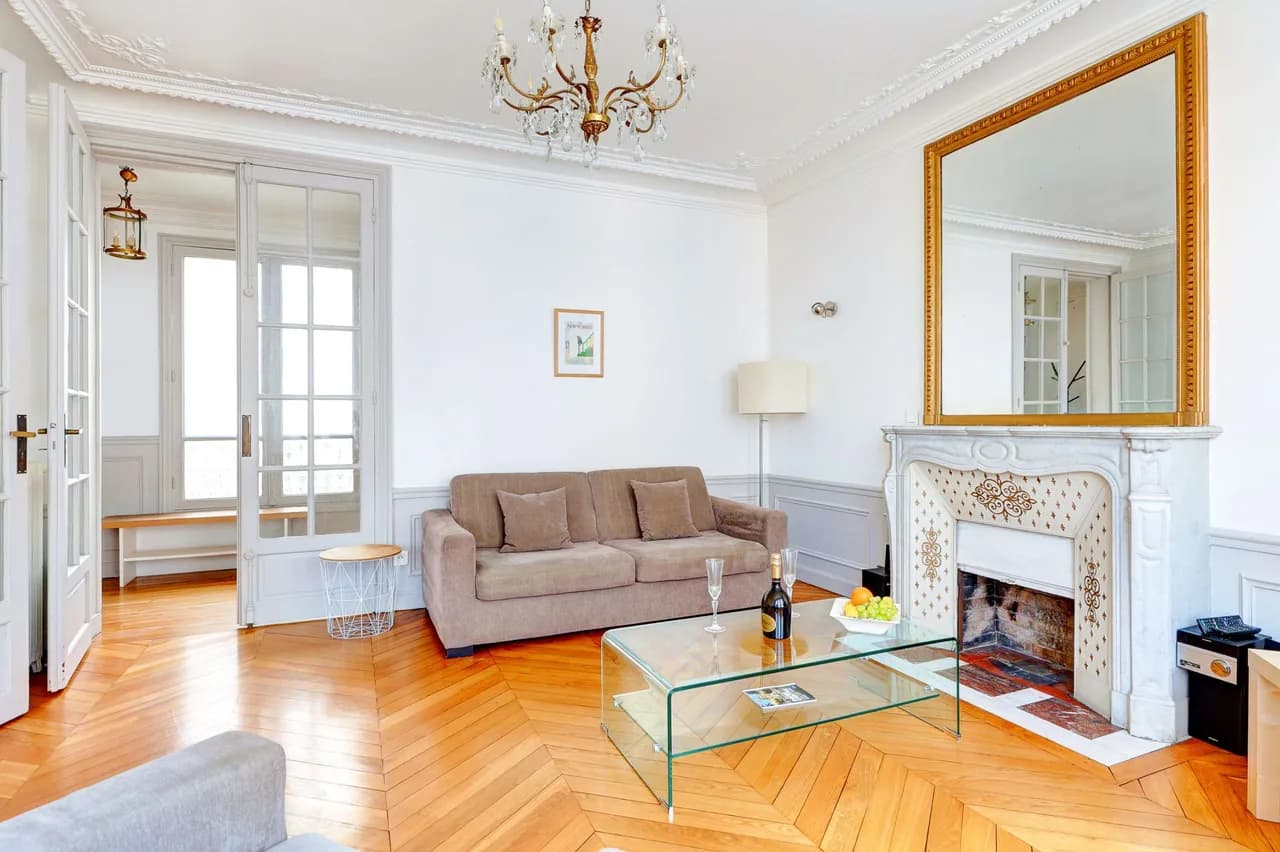 City View Two Bedroom Apartment in Paris photo 2