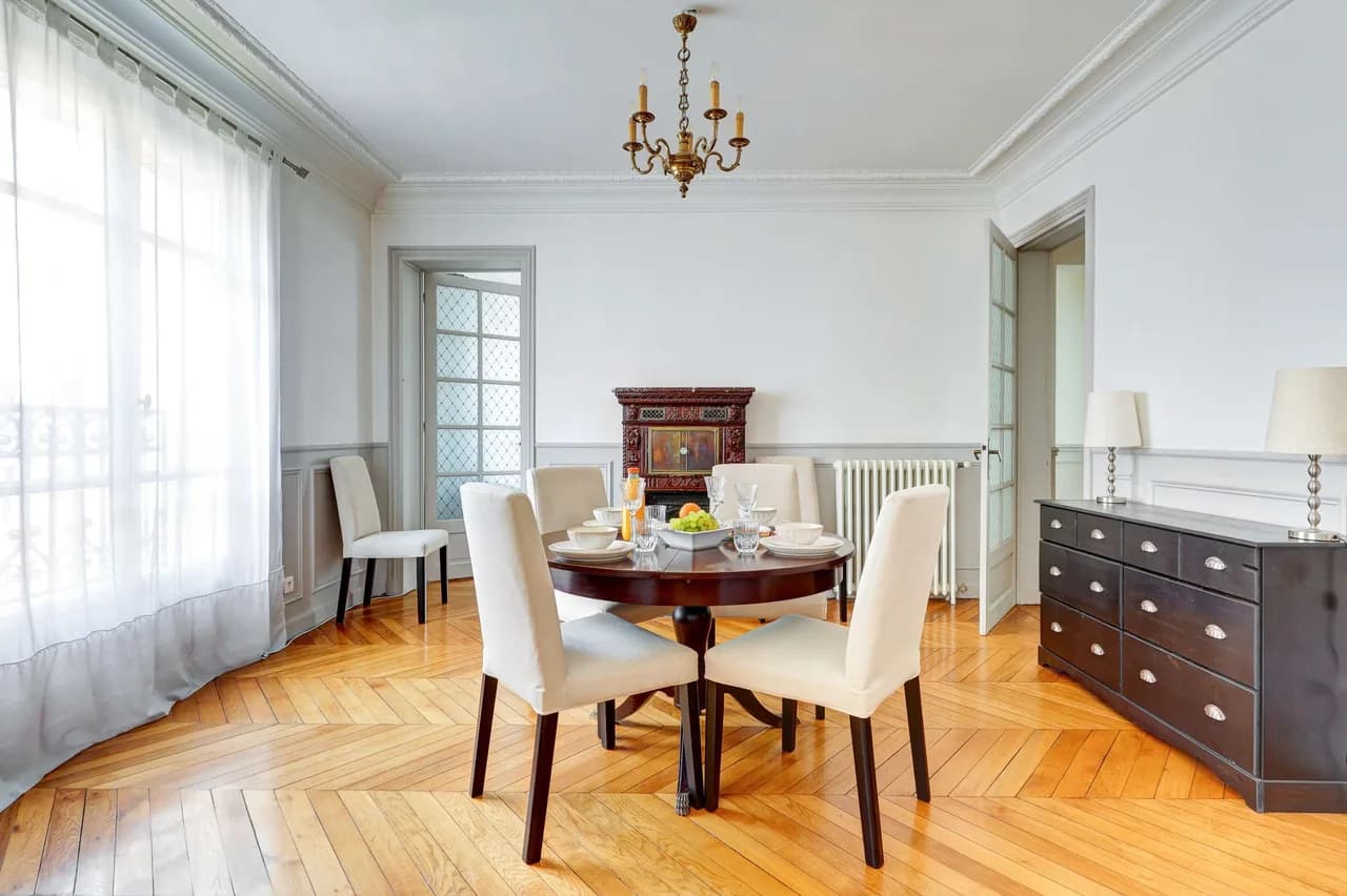 City View Two Bedroom Apartment in Paris photo 3