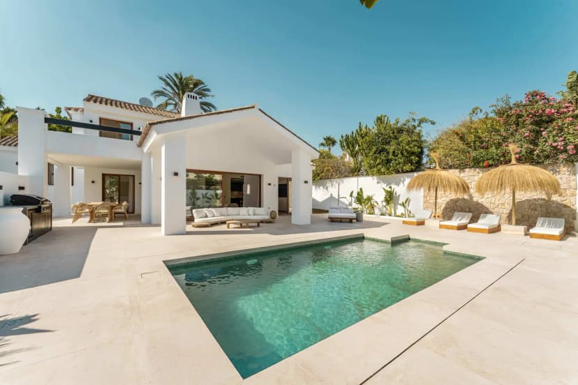 Seaside Pool Villa in Marbella