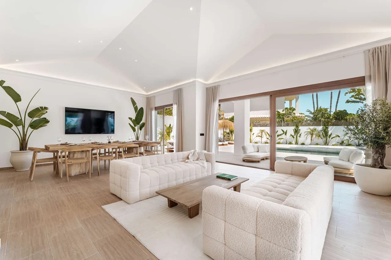 Luxe Cinema Villa with BBQ in Marbella photo 2