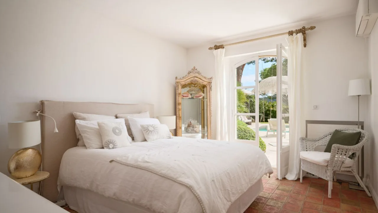 Beautiful Villa Overlooking Esterel Mountains photo 3