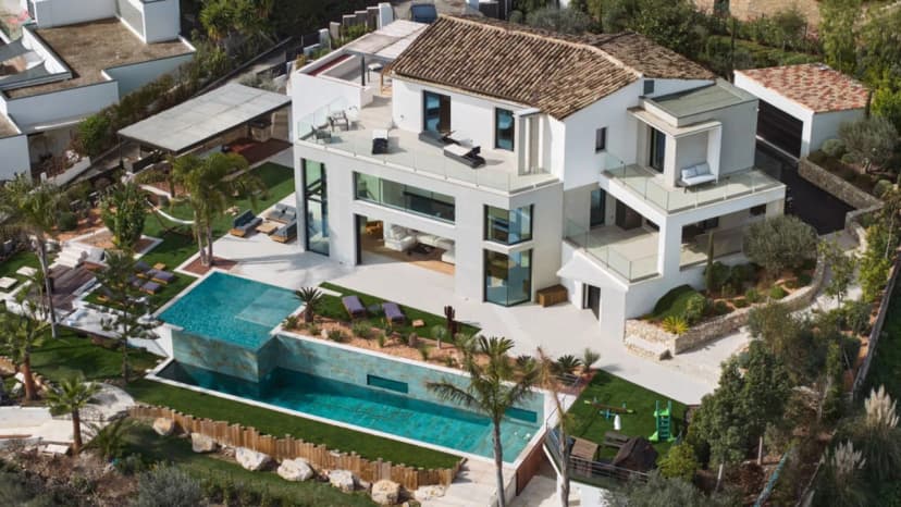 Sophisticated Villa Near Mougins Village