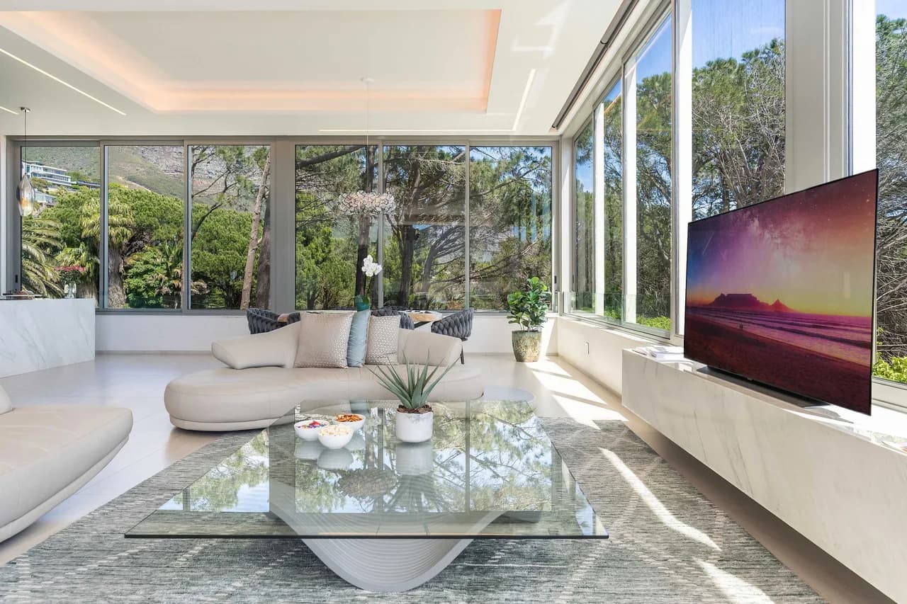 Beachfront Glasshouse with Jacuzzi in Camps Bay photo 5