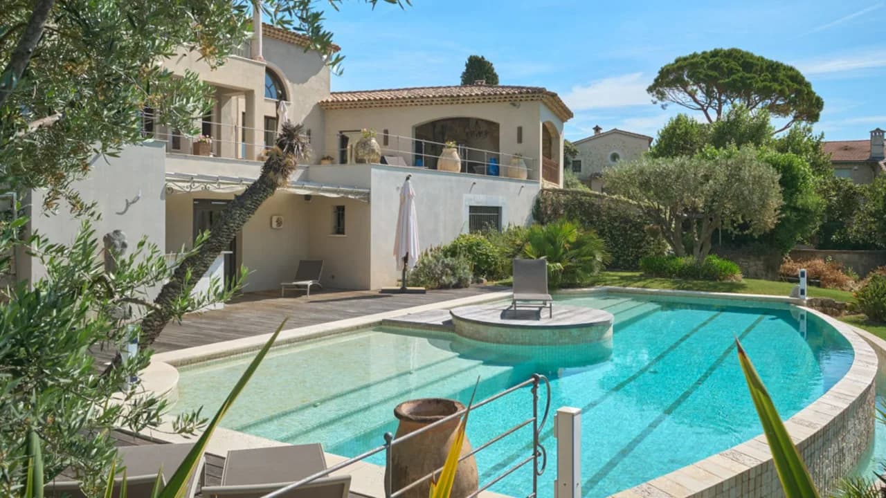 Spacious Mougins Villa With Gym photo 4