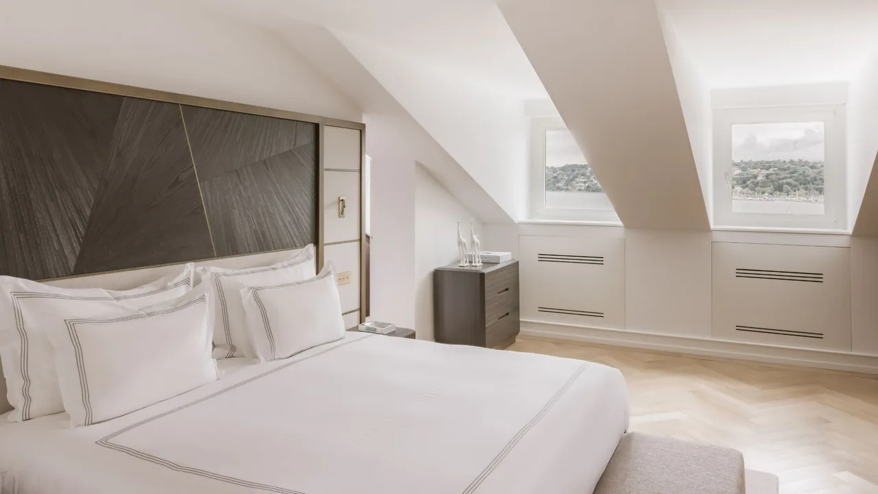 Designer Apartment Overlooking Lake Geneva photo 5