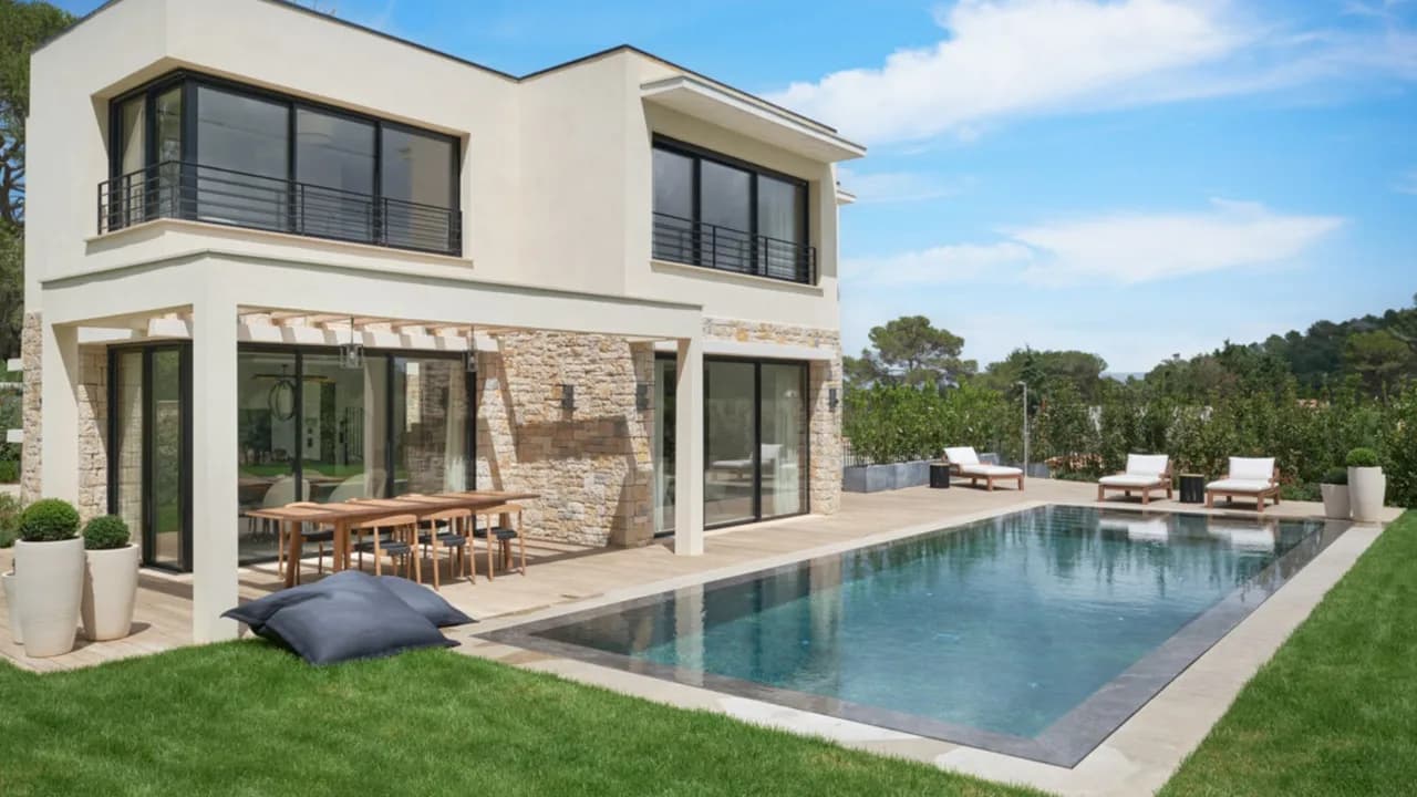 Stylish Villa in Castellaras Neighborhood