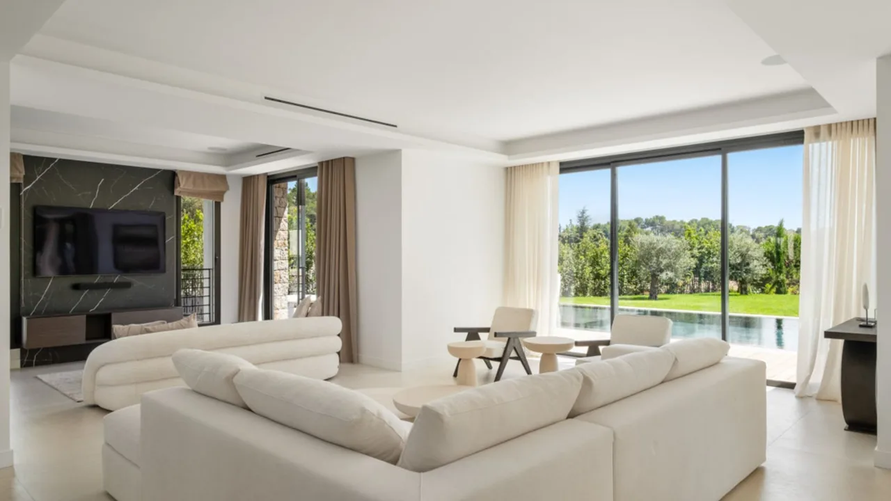 Stylish Villa in Castellaras Neighborhood photo 2