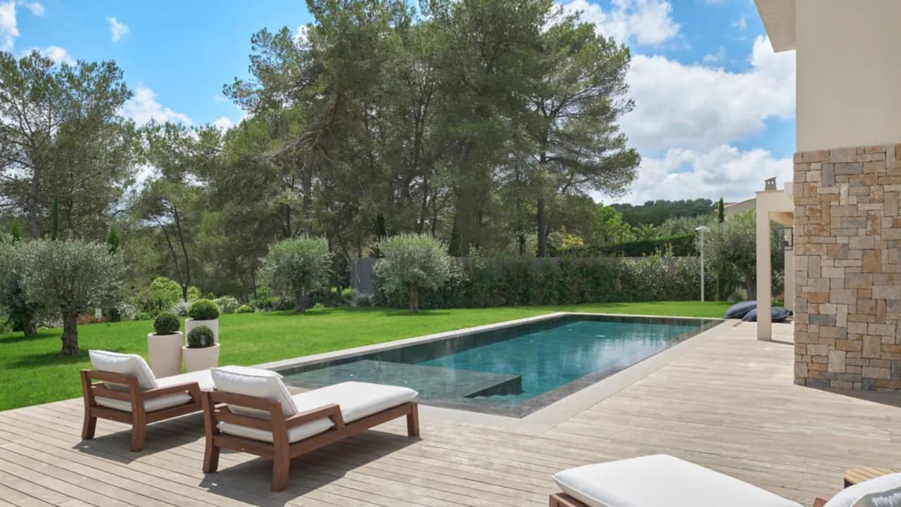 Stylish Villa in Castellaras Neighborhood photo 4