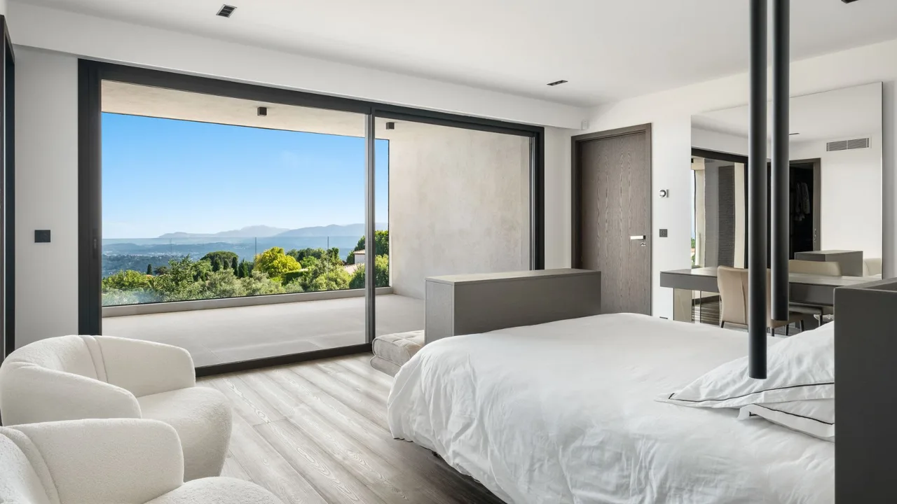 Modern Villa Near Cannes Coast photo 3