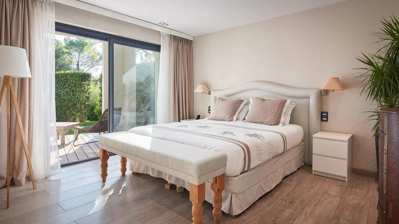 Upscale Villa in French Countryside photo 3