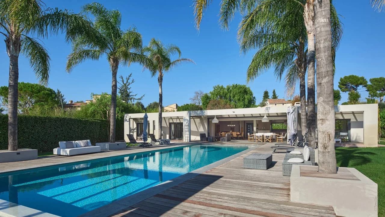 Upscale Villa in French Countryside photo 4