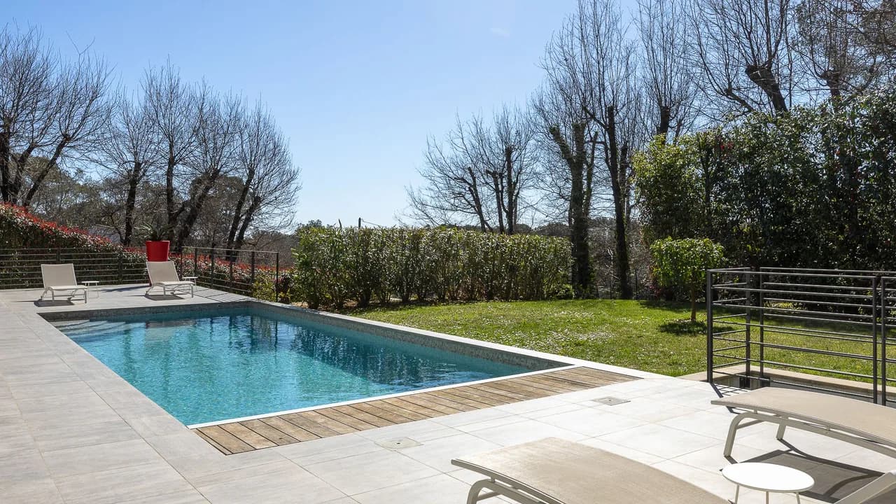 Sophisticated Countryside Poolside Villa photo 4
