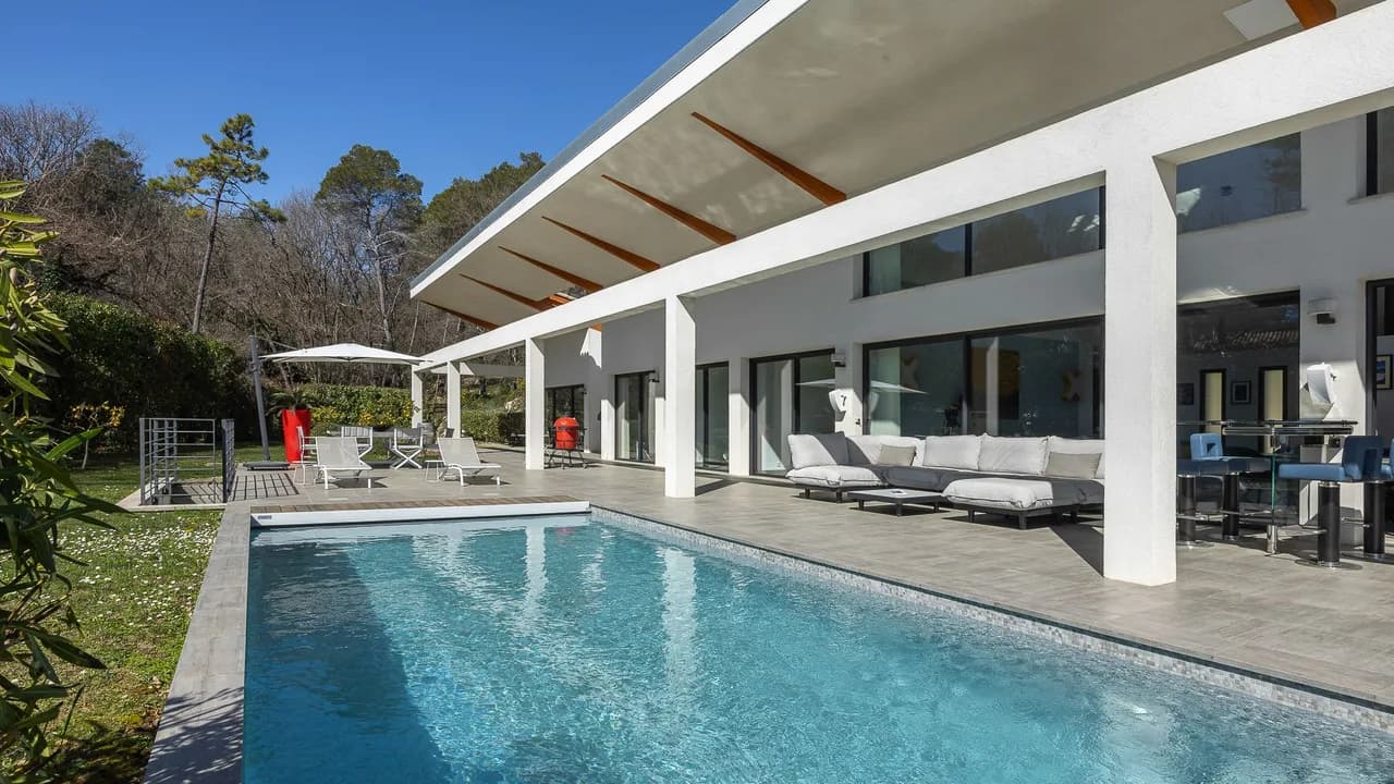 Sophisticated Countryside Poolside Villa photo 5