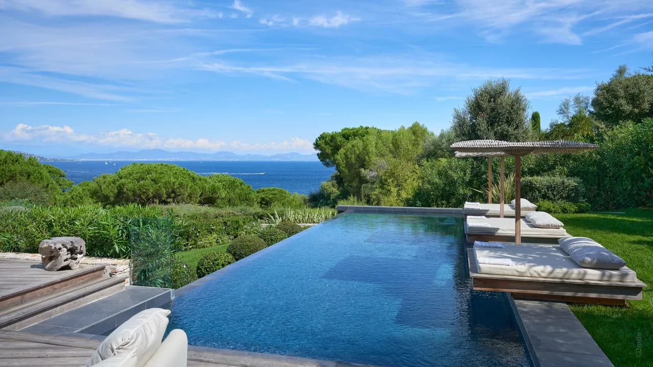 Luxurious Sea View Saint-Tropez Retreat photo 4