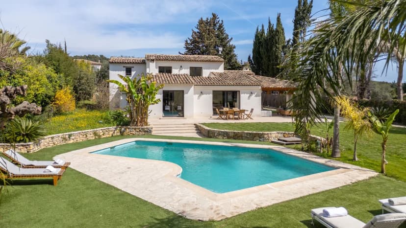 Family Escape in Southern France