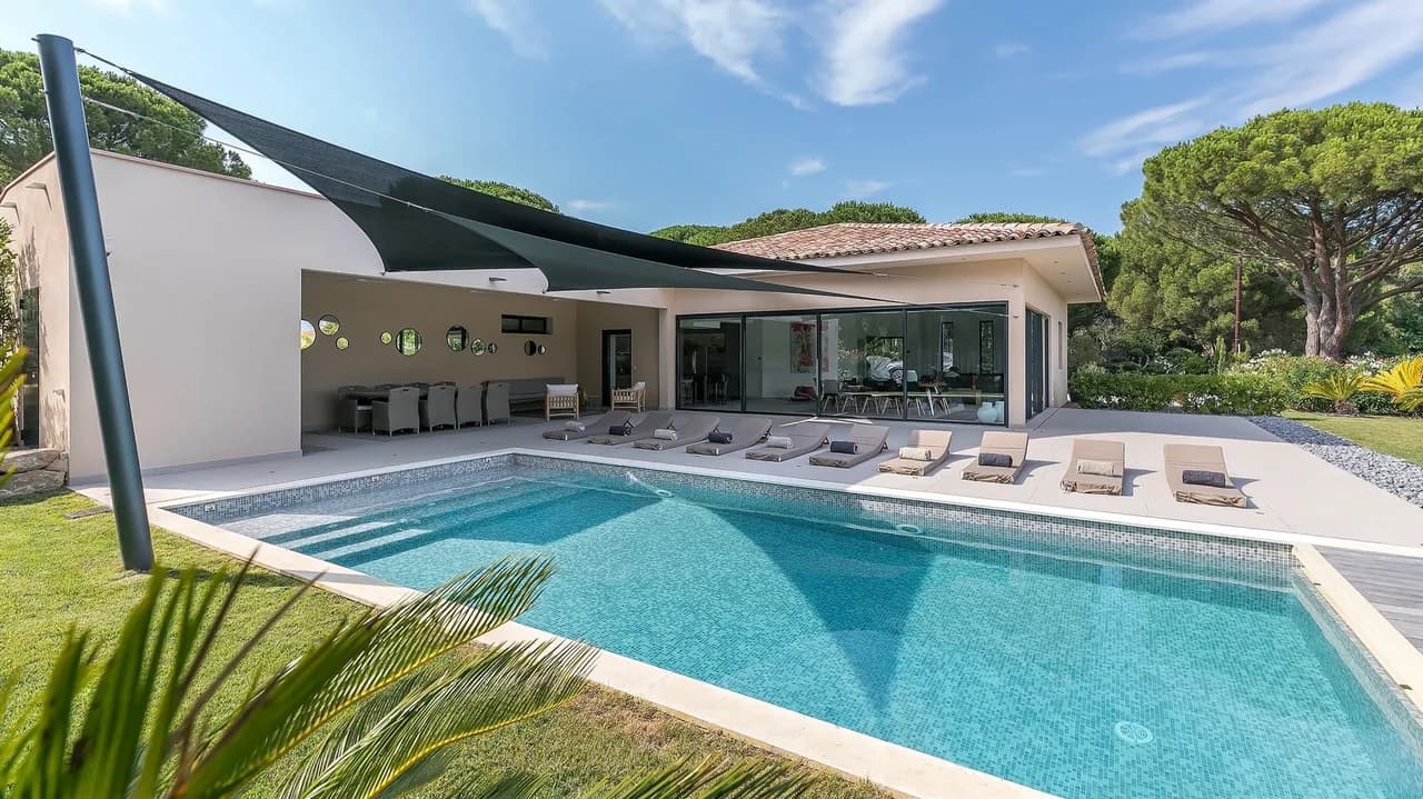 Stylish Ramatuelle Villa With Heated Pool