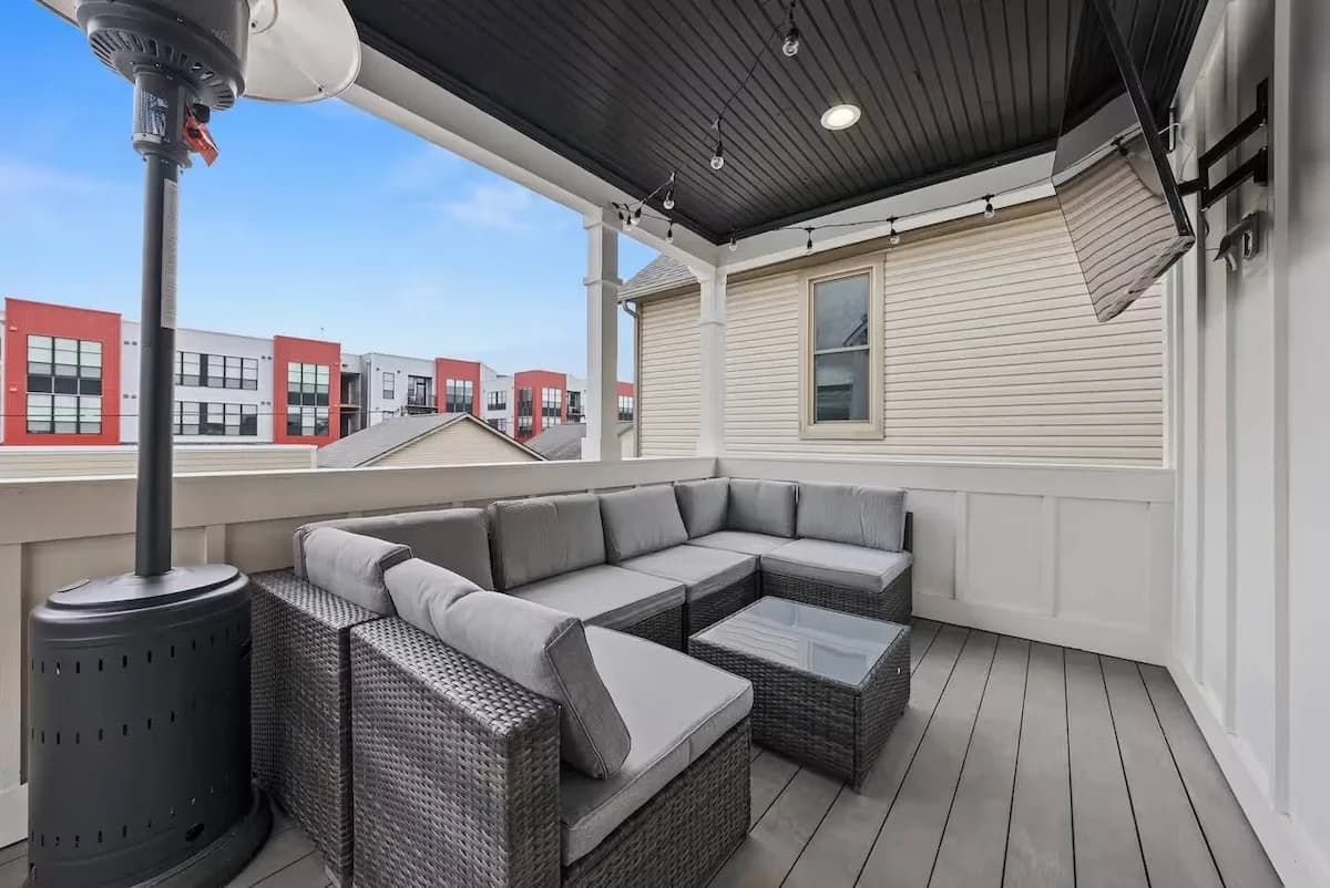 🌿Casa Blanca by Jungle House | Walk to High Street | Near Convention Center, OSU & Nationwide Arena | Downtown & Short North | 5,800+ Reviews | Free Parking photo 2