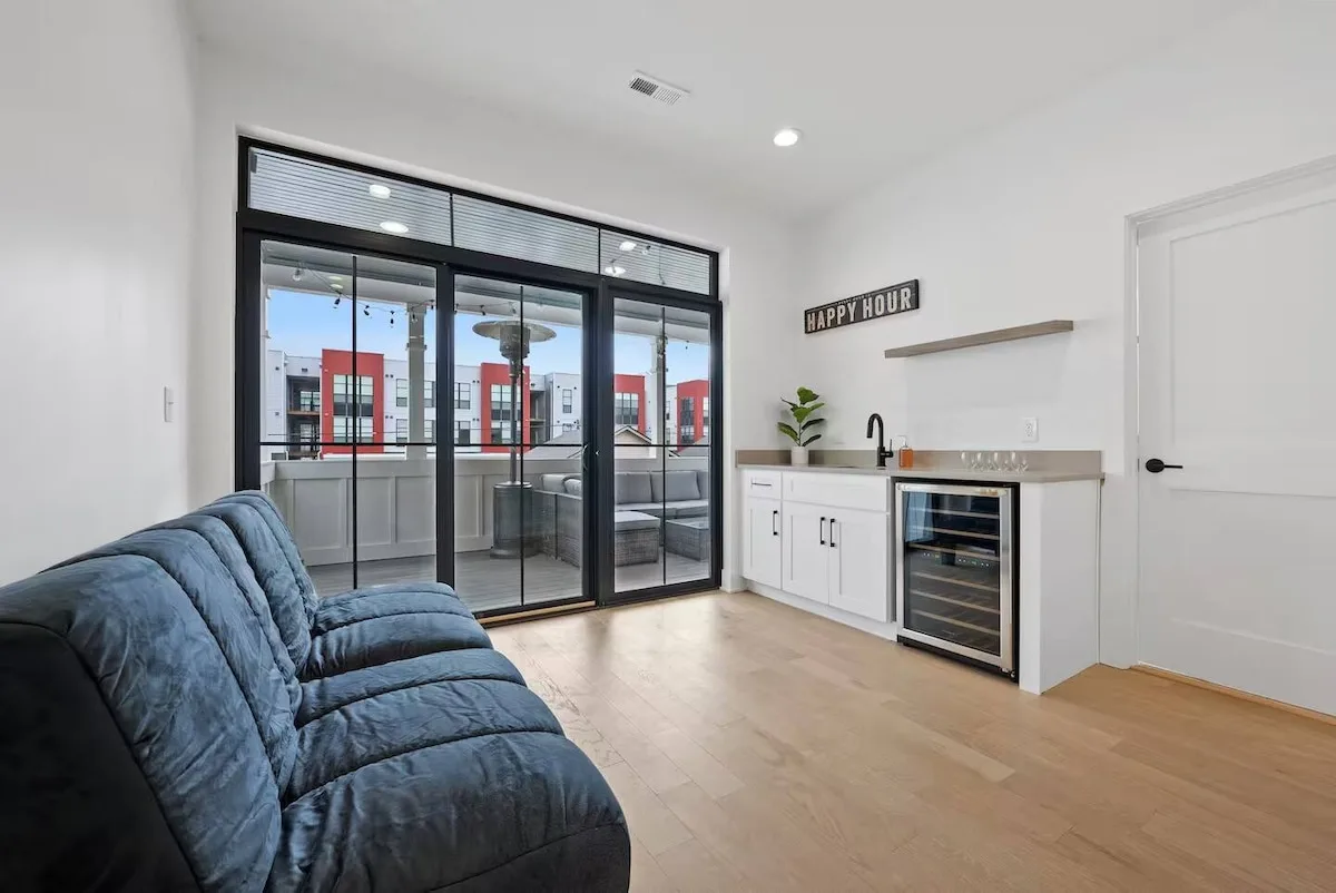 🌿Casa Blanca by Jungle House | Walk to High Street | Near Convention Center, OSU & Nationwide Arena | Downtown & Short North | 5,800+ Reviews | Free Parking photo 4