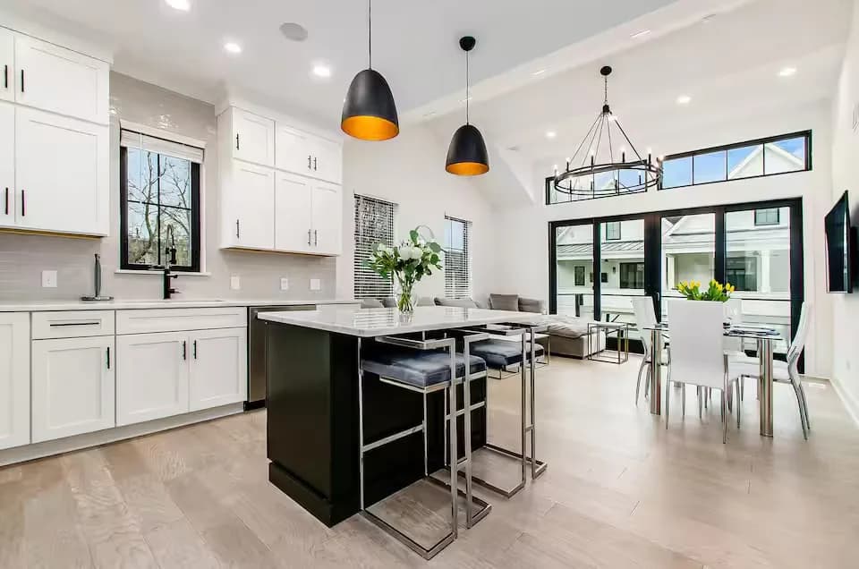 🌿Jungle Sol by Jungle House | Downtown & Short North | Garage Parking | 5,800+ Reviews | Near Convention Center & Nationwide Arena & Ohio State | Walk to High Street photo 2