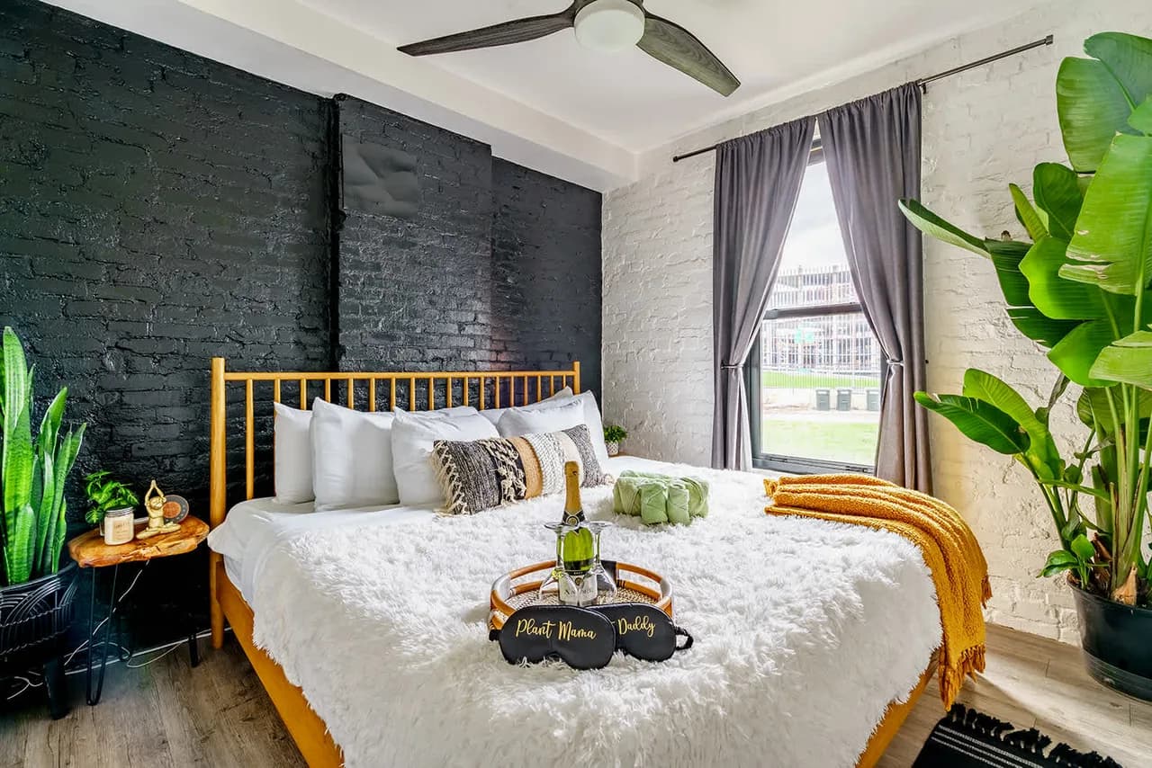🌿Jungle Jive by Jungle House | Downtown & Short North | Free Parking | 5,800+ Reviews | Near Convention Center & Nationwide Arena & Ohio State | Walk to High Street photo 4