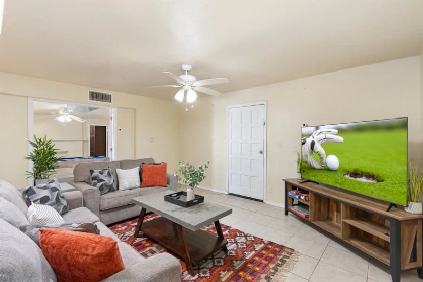 Phoenix Lightrail, Billiard & BBQ minutes from DT