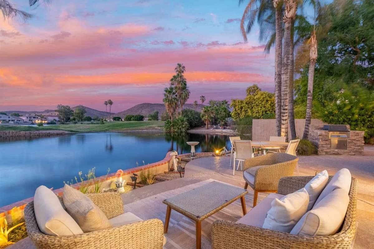 Lakeside Villa with Private Patio in Glendale California photo 2