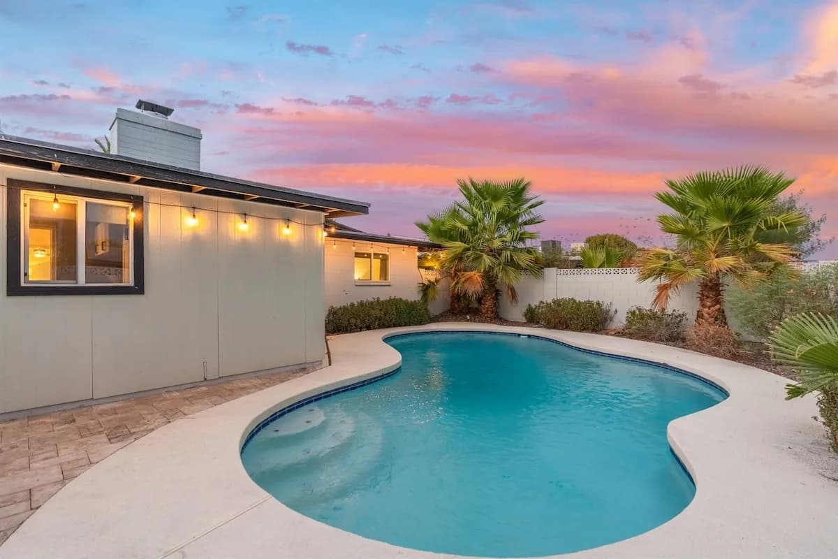 Sparkling Pool Four Bedroom Villa in Mesa Arizona photo 2