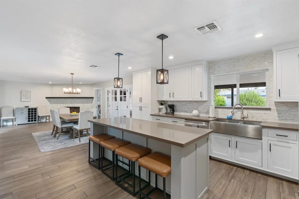 Sparkling Pool Four Bedroom Villa in Mesa Arizona photo 4