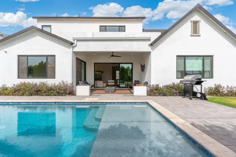 Heated Pool, Fire pit, backyard grill, Phoenix DT