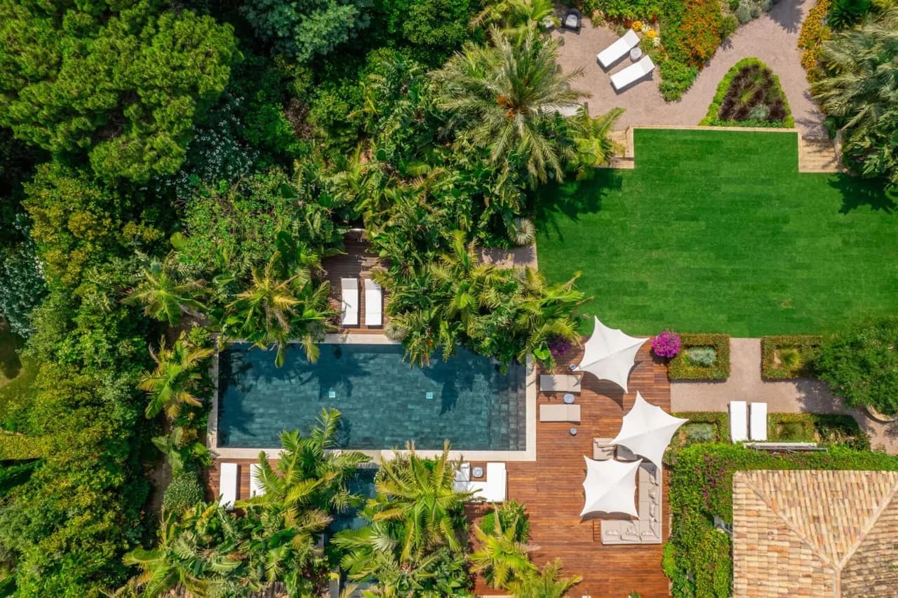 Elegant Villa With Pool and Views photo 4