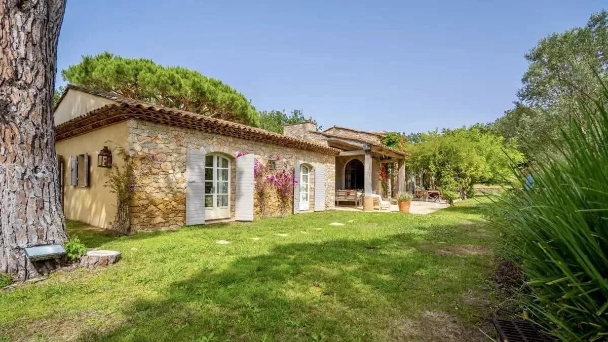 Luxury Coastal Home With Poolside Garden photo 4