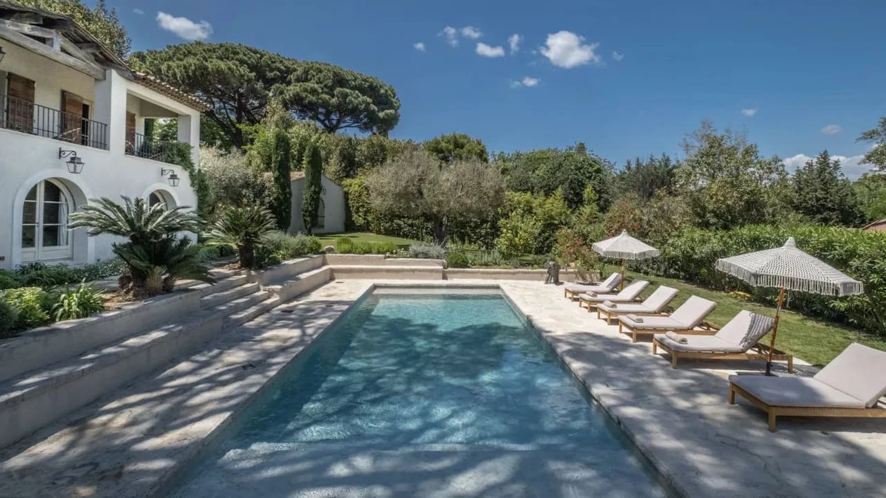 Modern Comforts in Provençal Setting photo 4