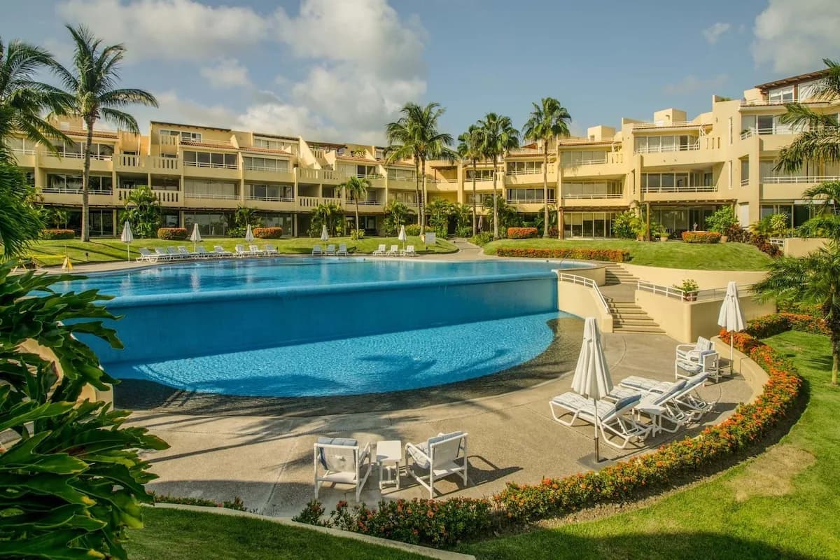Beach Access Four Bedroom Villa in Punta Mita photo 2