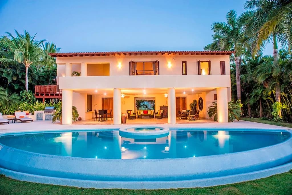 Beachfront Six Bedroom Villa in Punta Mita