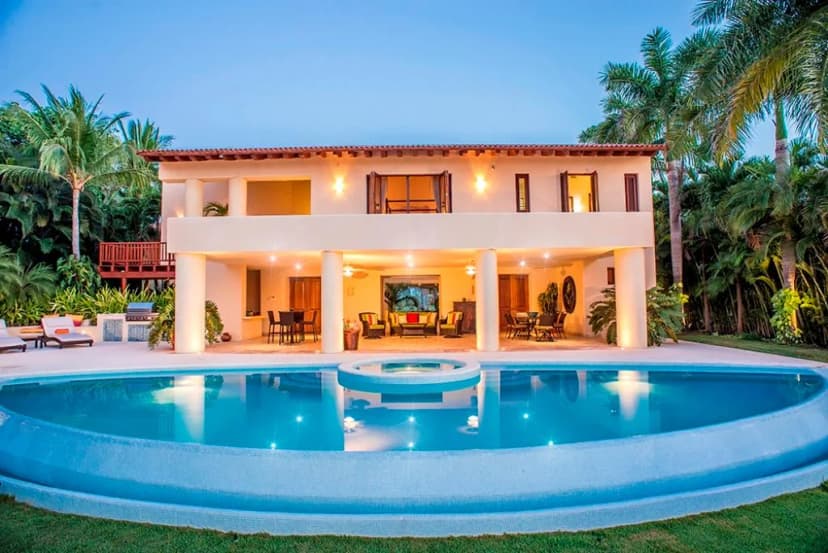 Private Beachfront Six Bedroom Villa in Lagos del Mar
