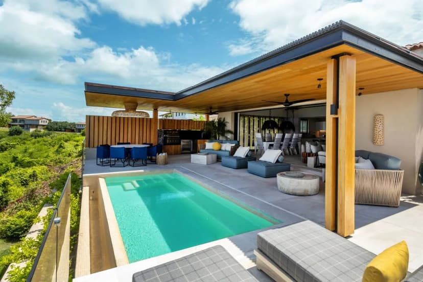 Oceanview Four Bedroom Villa in IYARI
