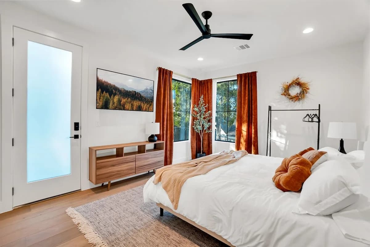 Expansive Six Bedroom Retreat in Austin photo 5