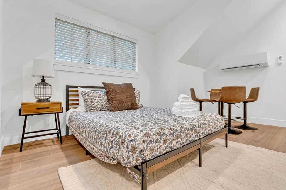 Modern One-Bedroom Guest House in Austin Texas photo 3