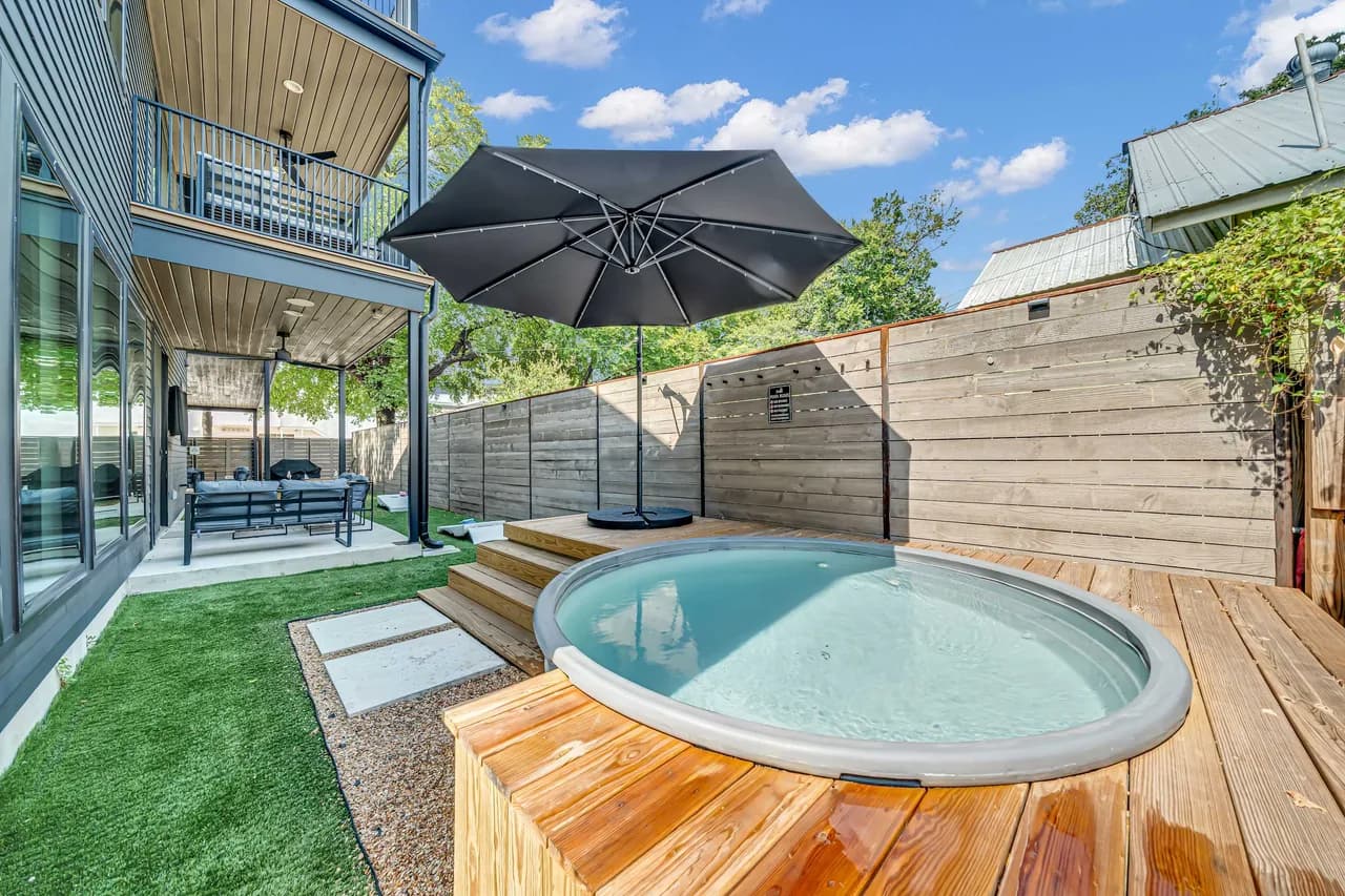 Walk to Downtown Four Bedroom Villa in Austin photo 2