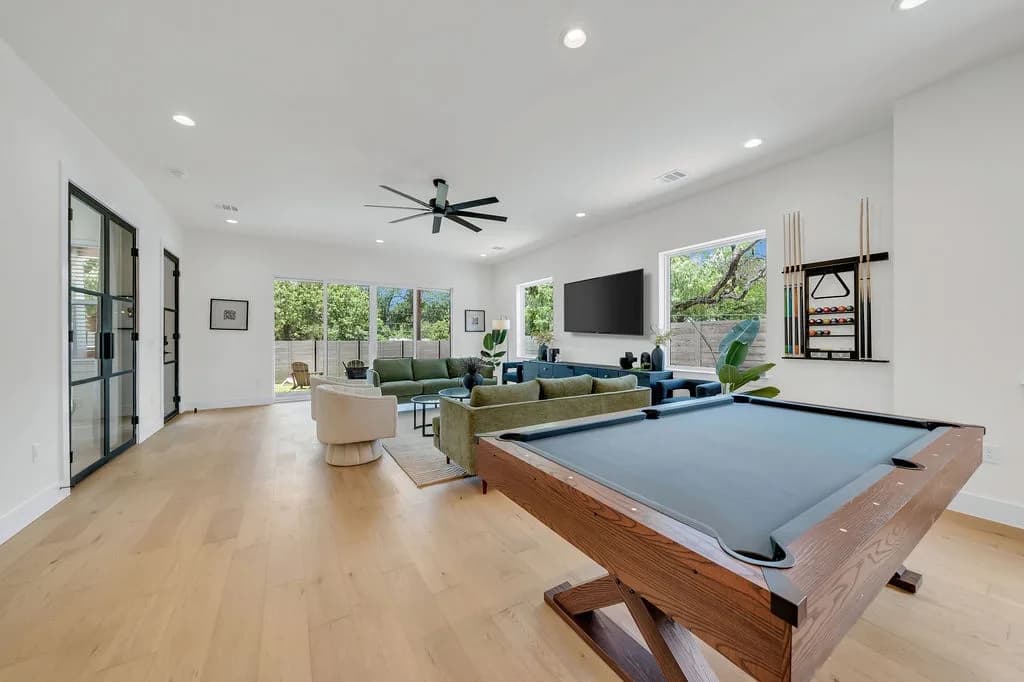 Spacious Six Bedroom Villa in Austin