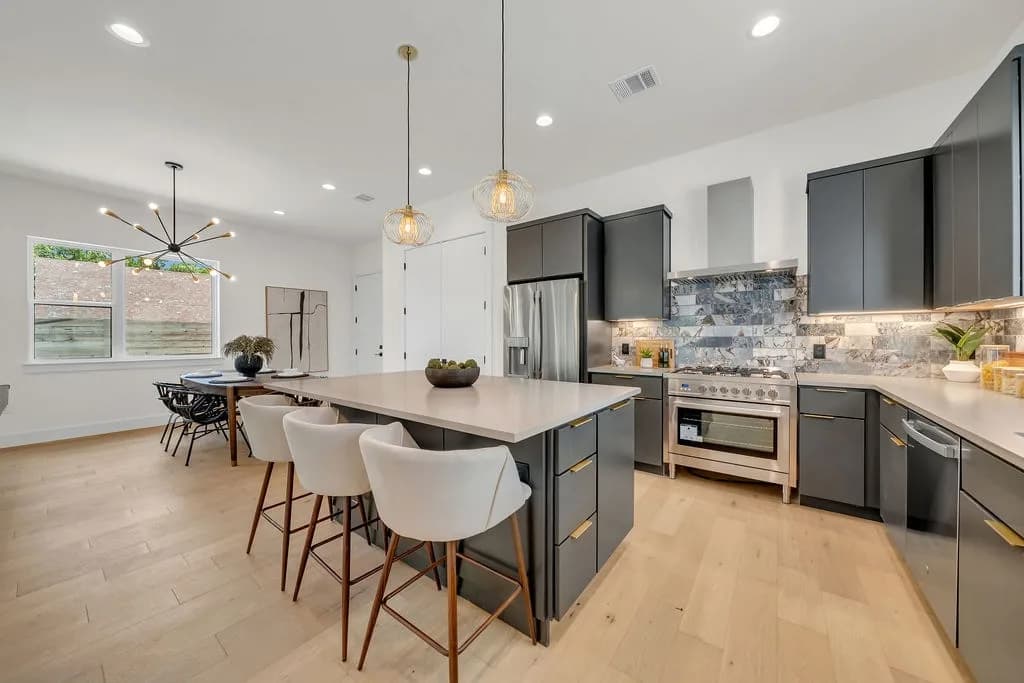 Spacious Six Bedroom Villa in Austin photo 2