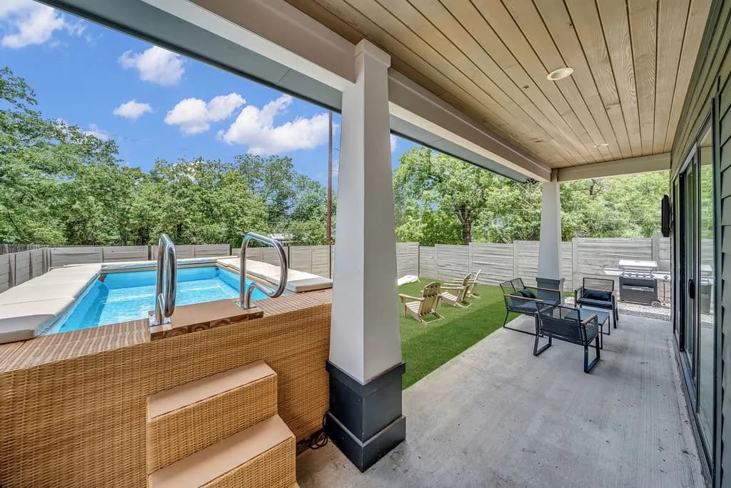 Spacious Six Bedroom Villa in Austin photo 3