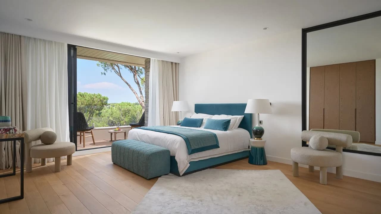 Contemporary Villa Overlooking Saint-Tropez photo 3