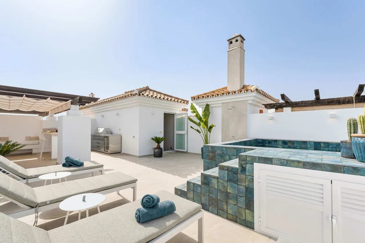 Heated Plunge Pool Penthouse in Puerto Banus photo 4