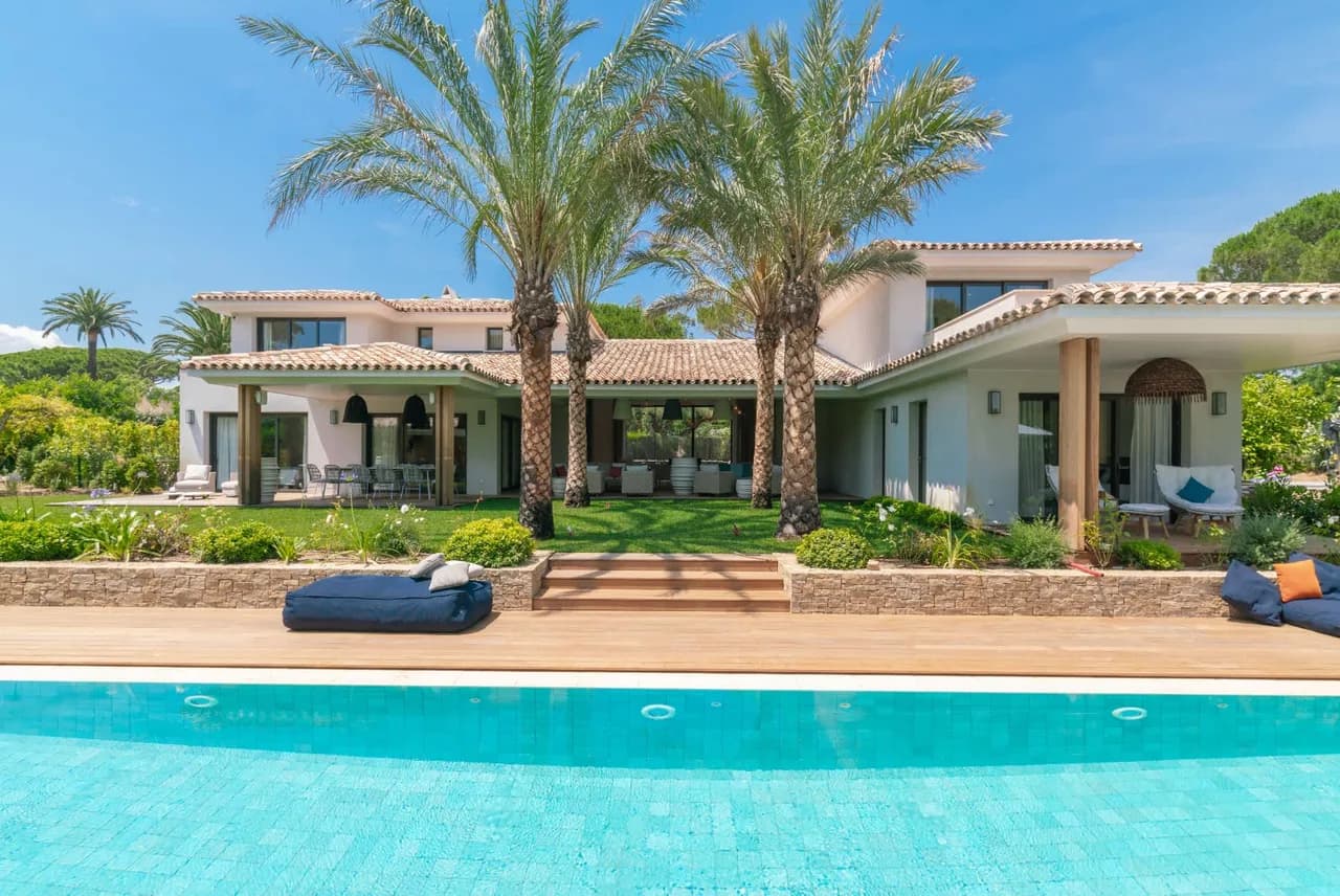 Breathtaking Garden Villa Escape