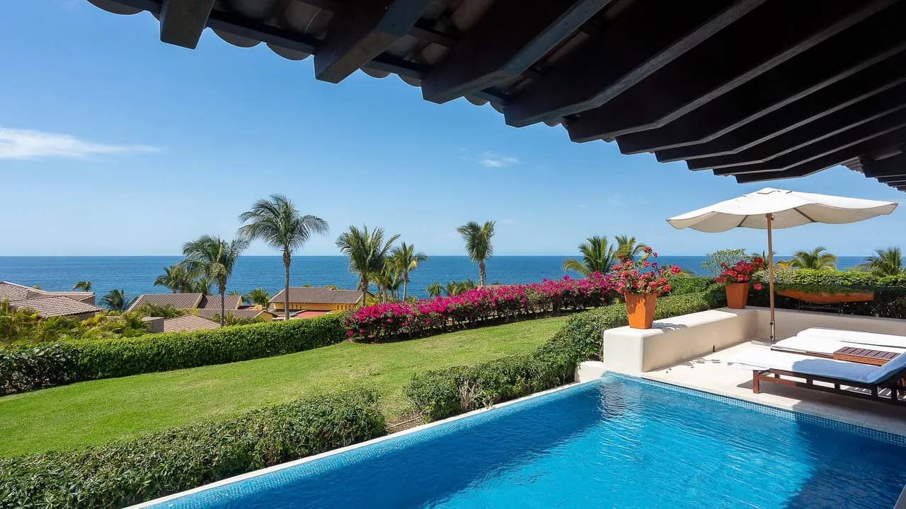 Oceanfront Living Meets Resort Luxury photo 4