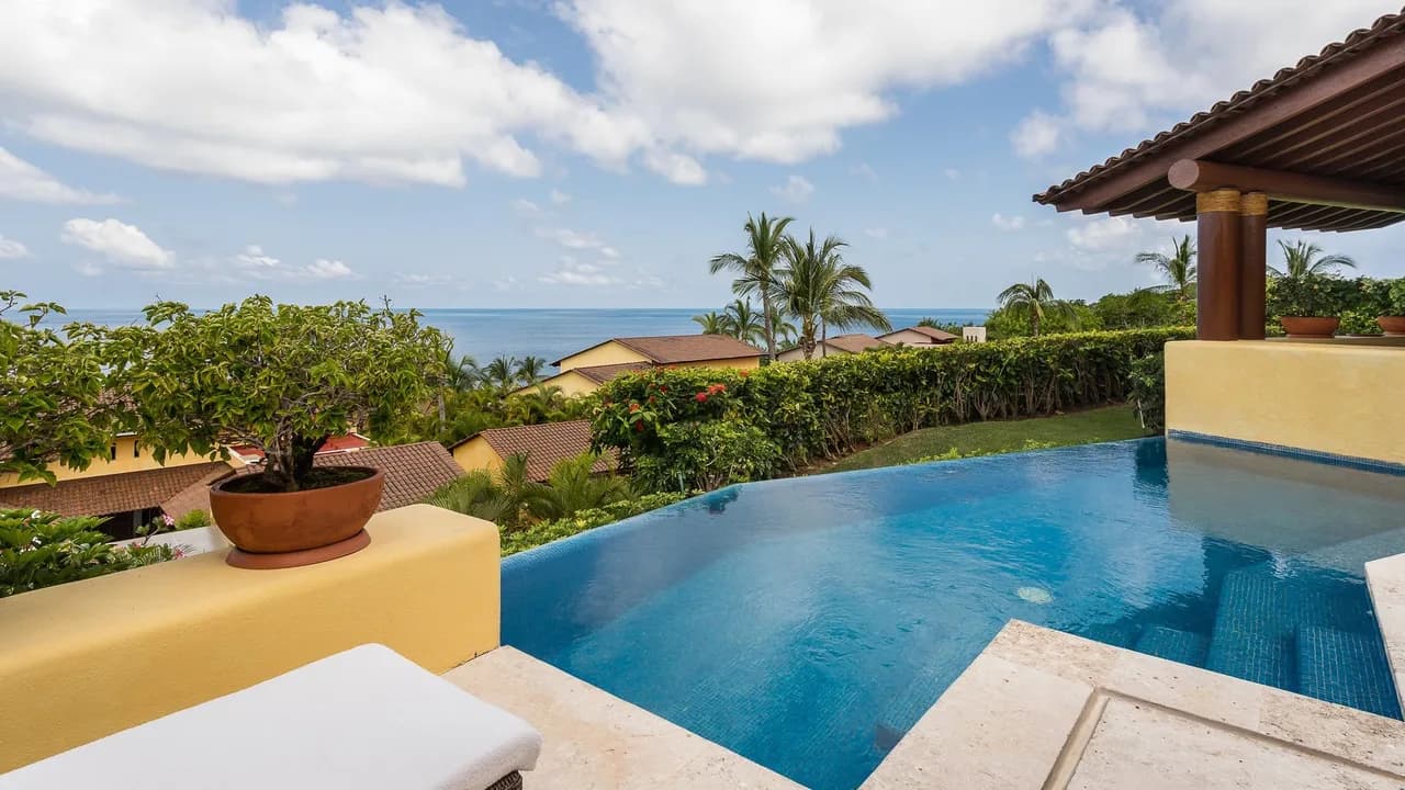 Secluded Villa Inside Resort Grounds photo 4