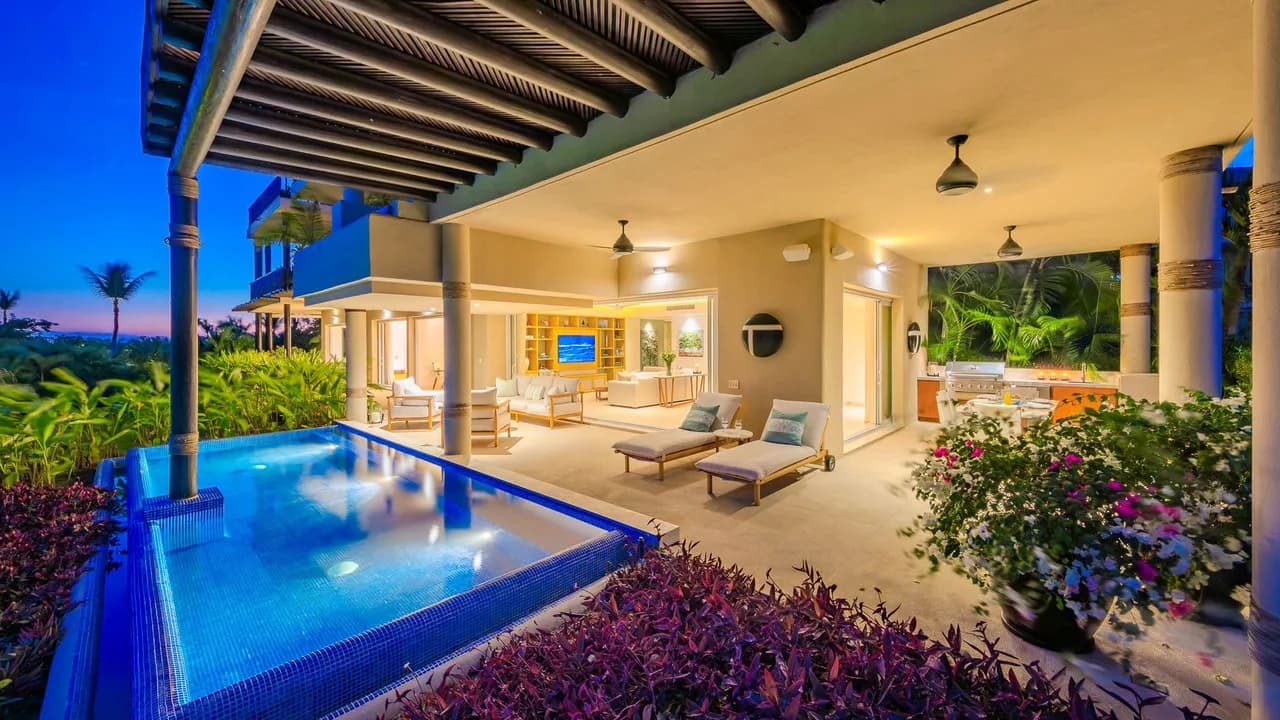 Modern Elegance Overlooking Golf Course photo 5