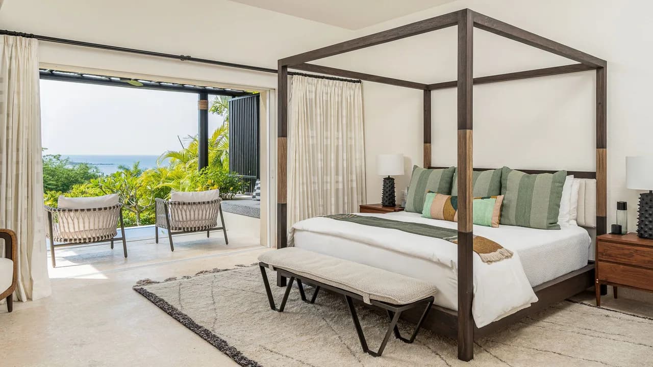 Stylish Oceanview Four Seasons Retreat photo 3